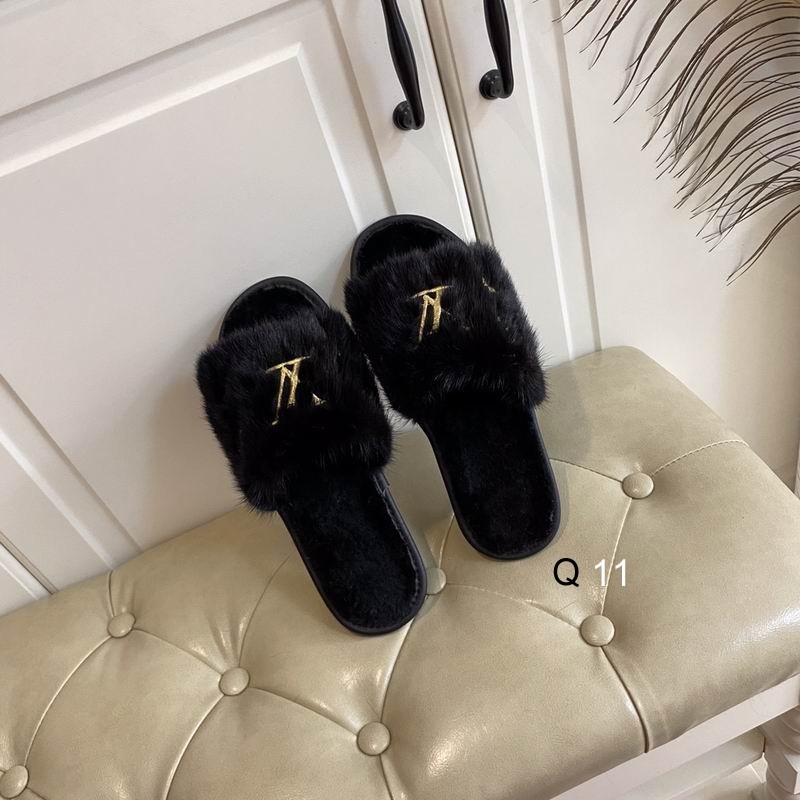 LV Women's Slippers 152